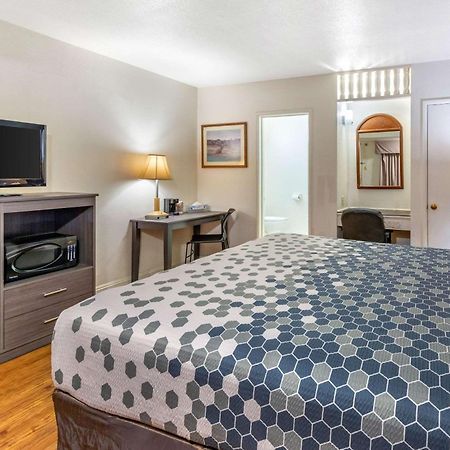 Econo Lodge On Historic Route 66 Barstow Bagian luar foto