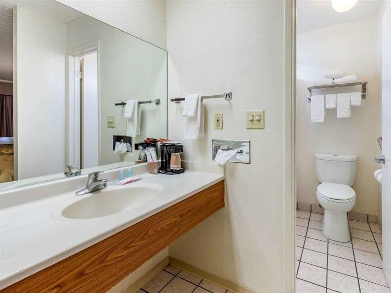 Econo Lodge On Historic Route 66 Barstow Bagian luar foto