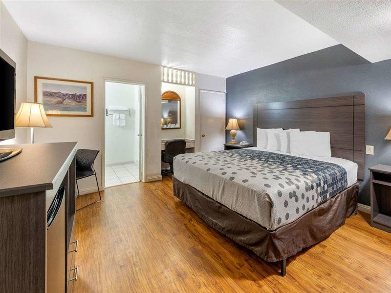 Econo Lodge On Historic Route 66 Barstow Bagian luar foto