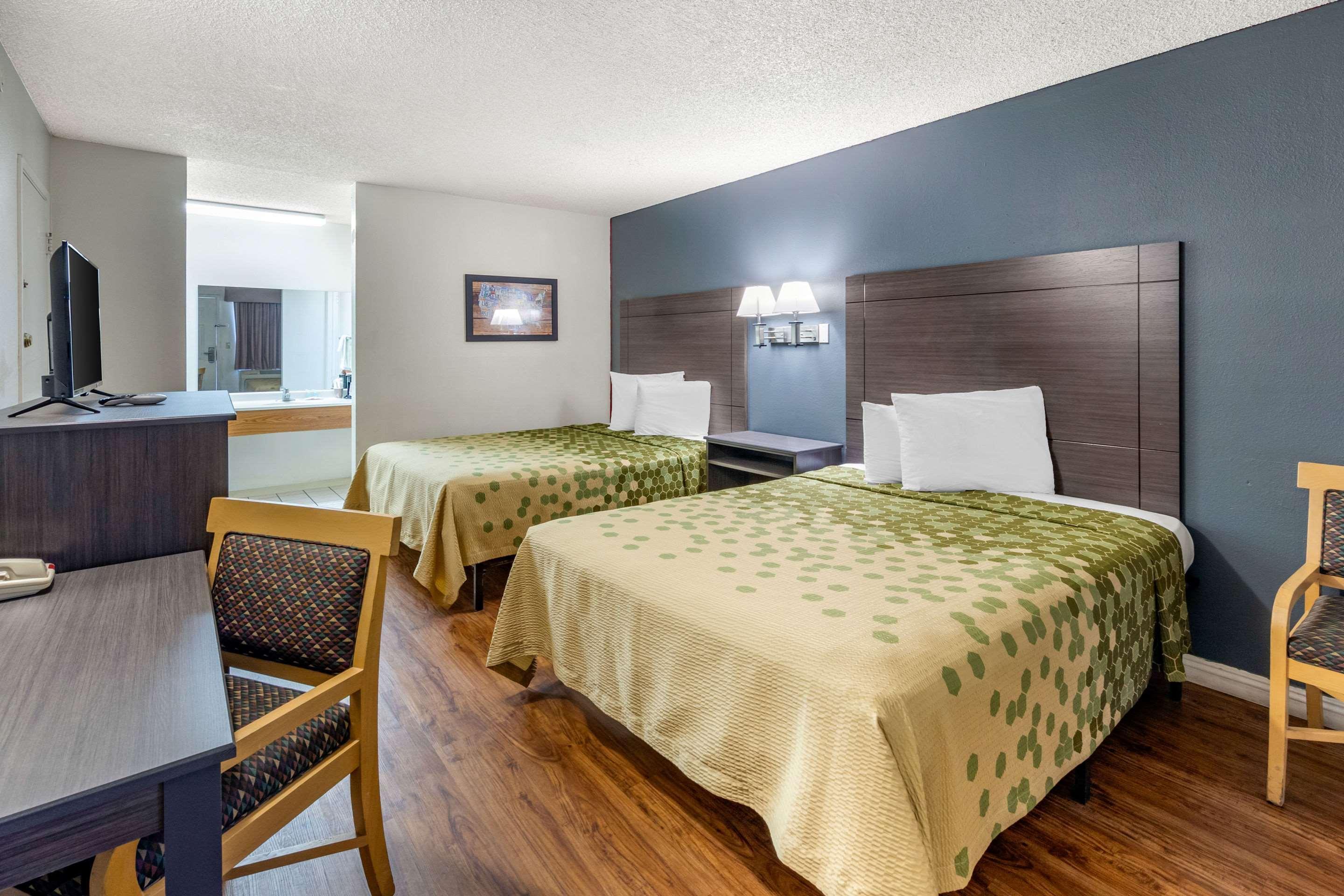 Econo Lodge On Historic Route 66 Barstow Bagian luar foto