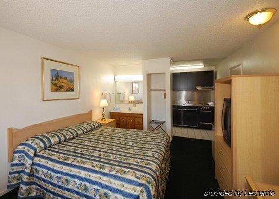 Econo Lodge On Historic Route 66 Barstow Ruang foto