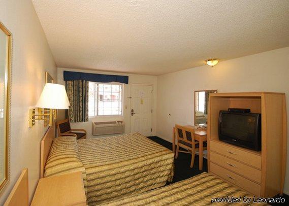 Econo Lodge On Historic Route 66 Barstow Ruang foto