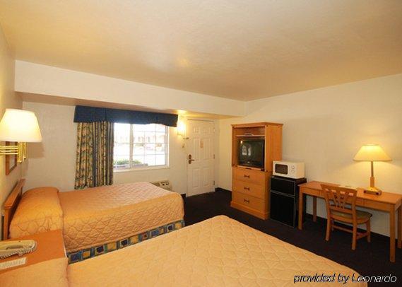 Econo Lodge On Historic Route 66 Barstow Ruang foto