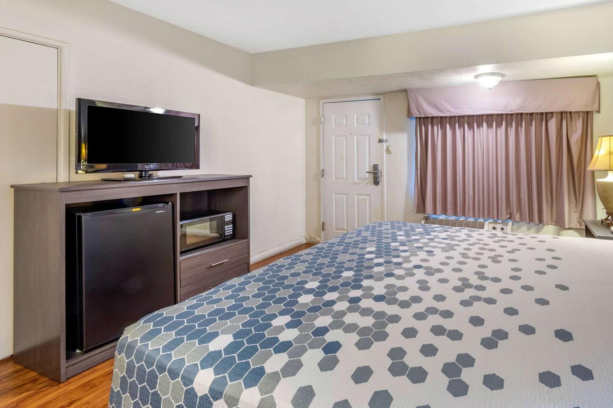 Econo Lodge On Historic Route 66 Barstow Bagian luar foto
