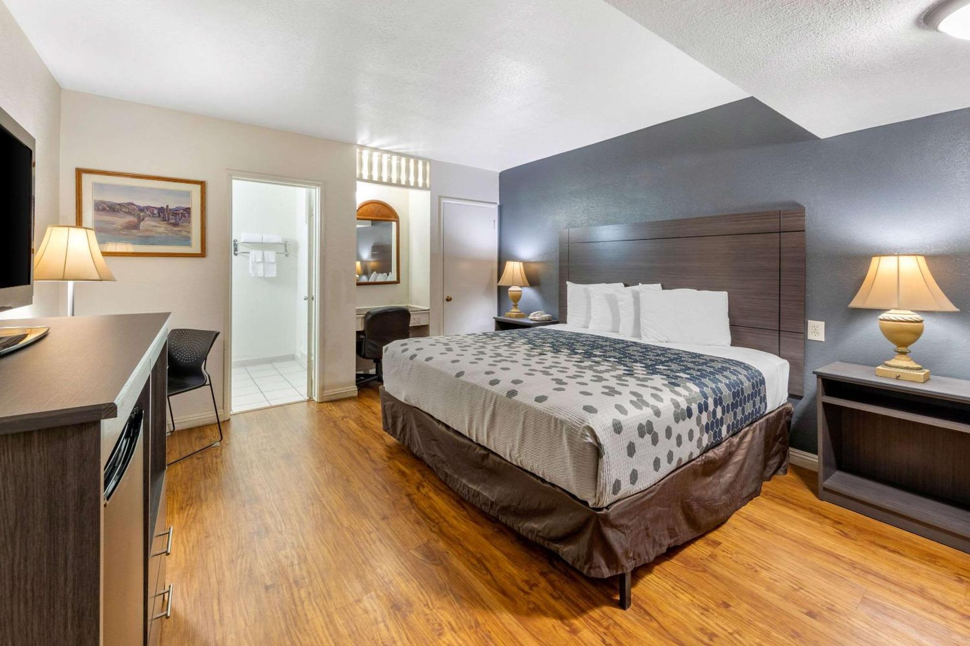 Econo Lodge On Historic Route 66 Barstow Bagian luar foto