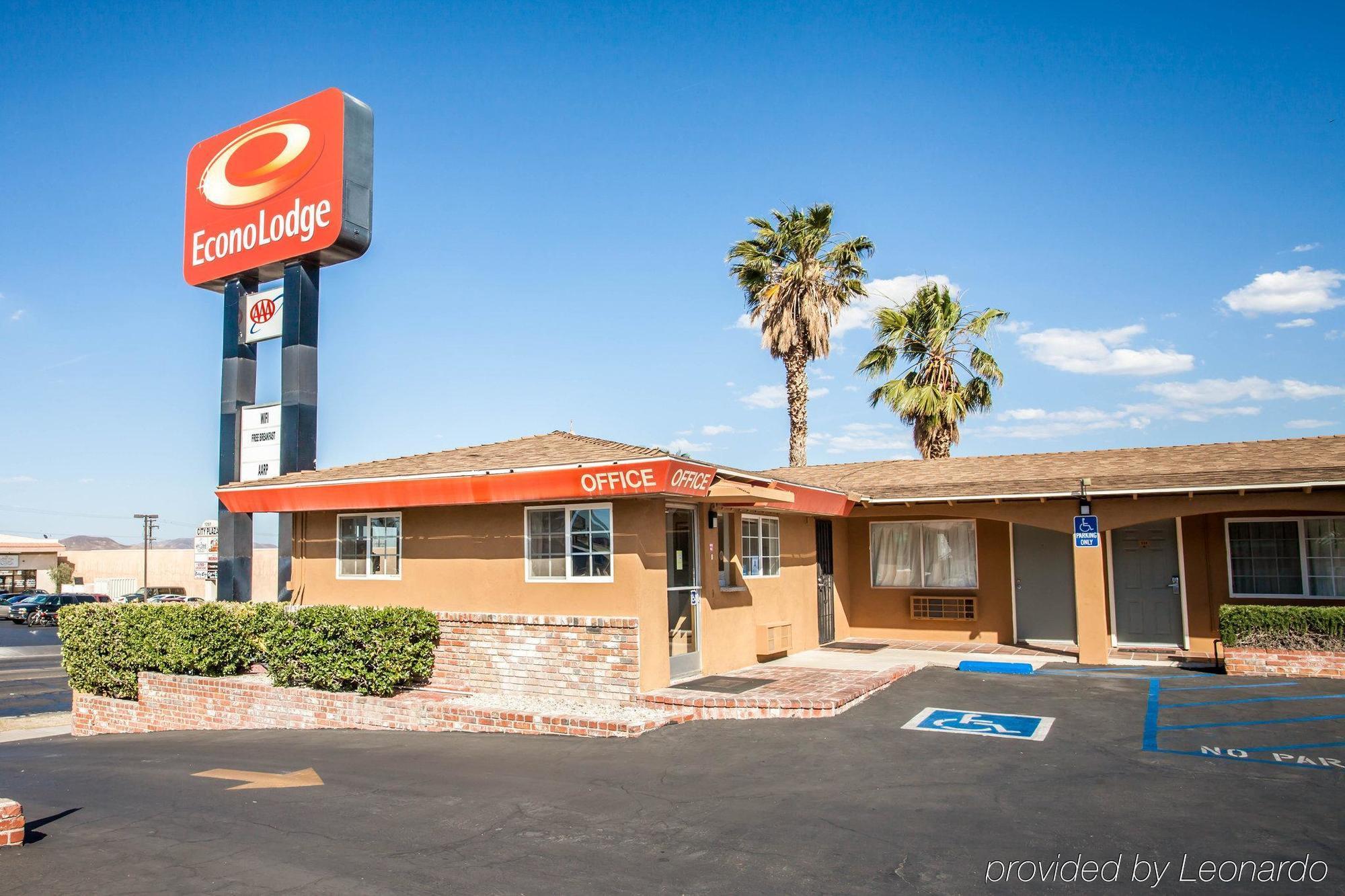Econo Lodge On Historic Route 66 Barstow Bagian luar foto