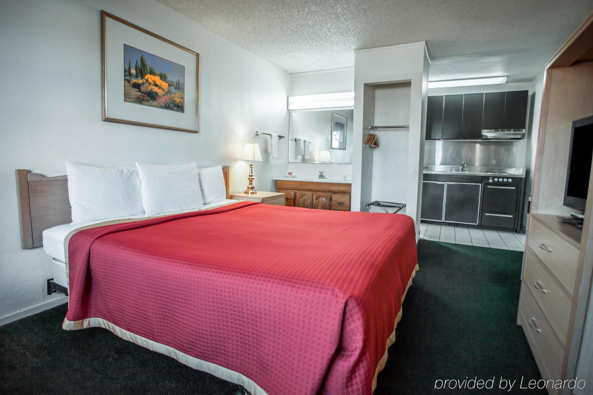 Econo Lodge On Historic Route 66 Barstow Bagian luar foto