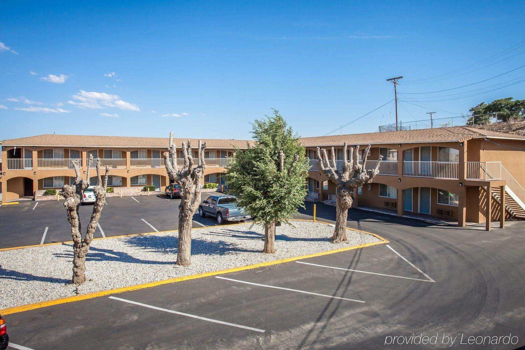 Econo Lodge On Historic Route 66 Barstow Bagian luar foto