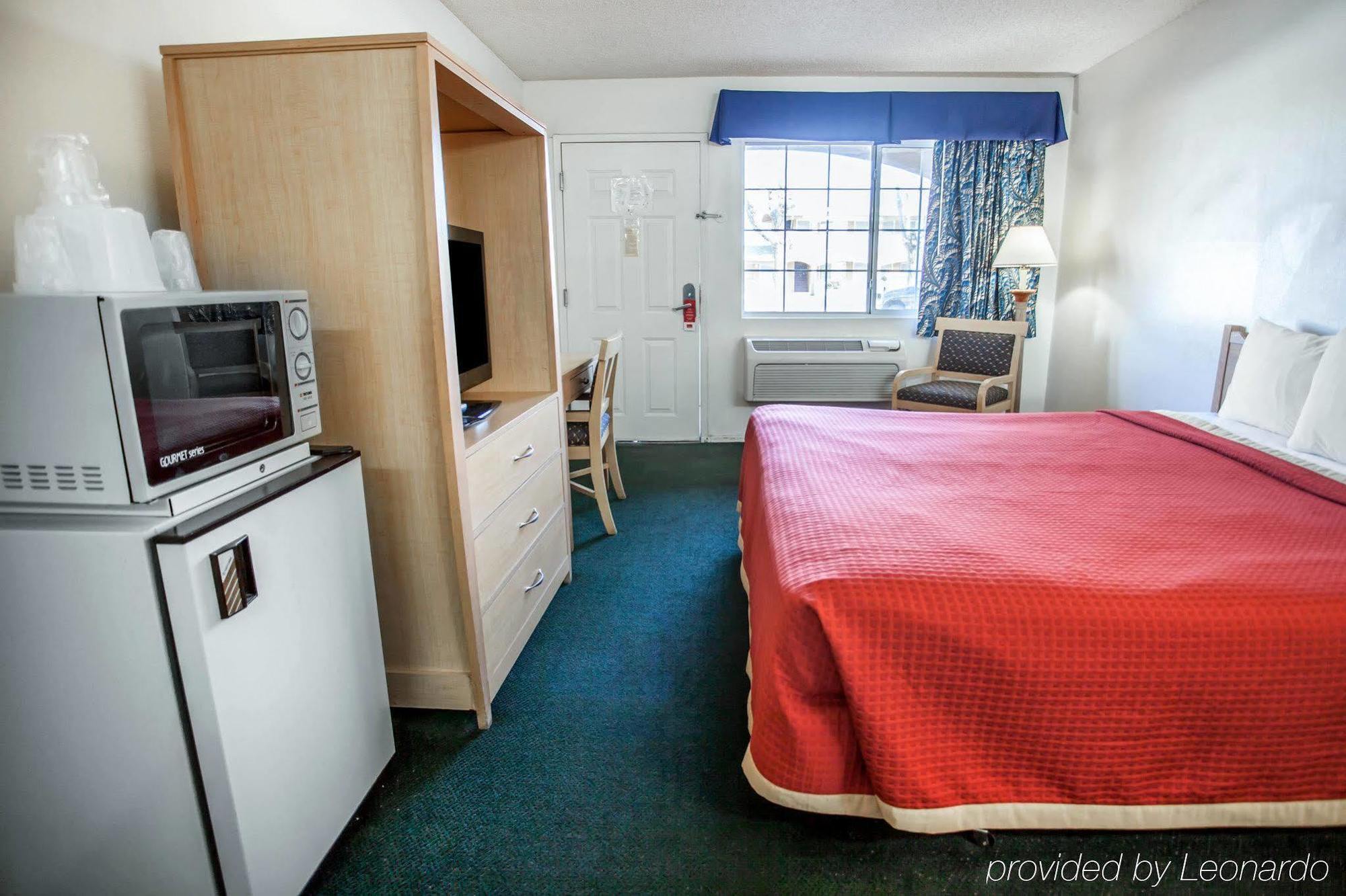 Econo Lodge On Historic Route 66 Barstow Bagian luar foto