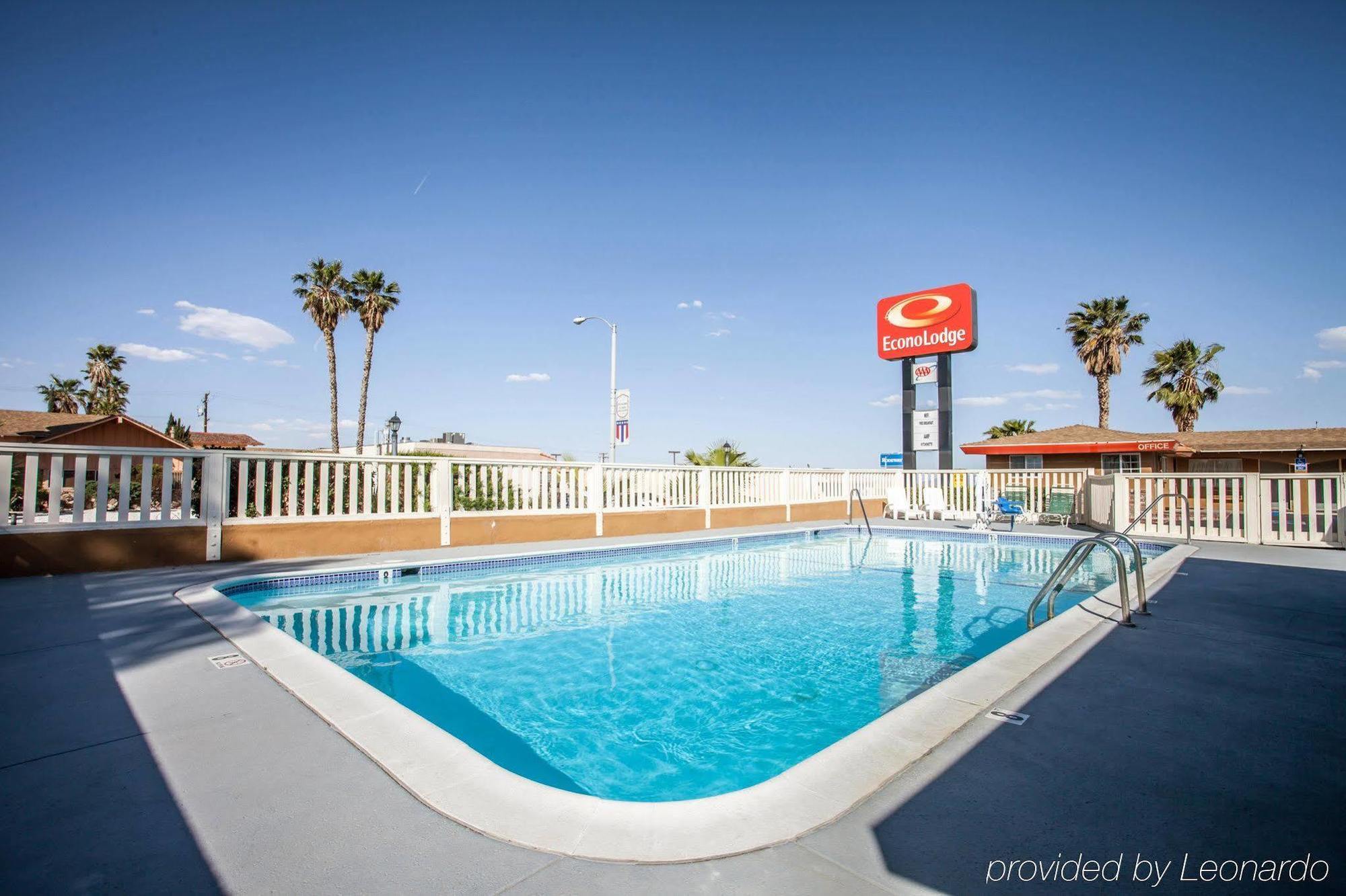 Econo Lodge On Historic Route 66 Barstow Bagian luar foto