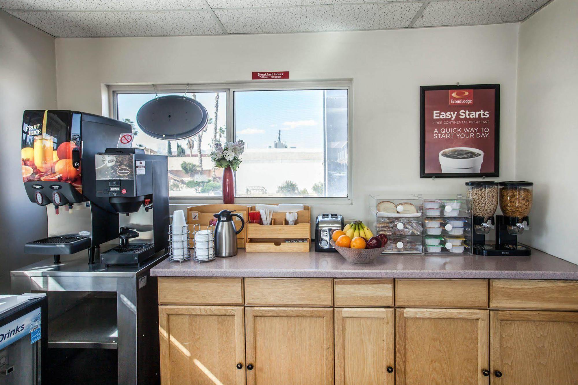 Econo Lodge On Historic Route 66 Barstow Bagian luar foto