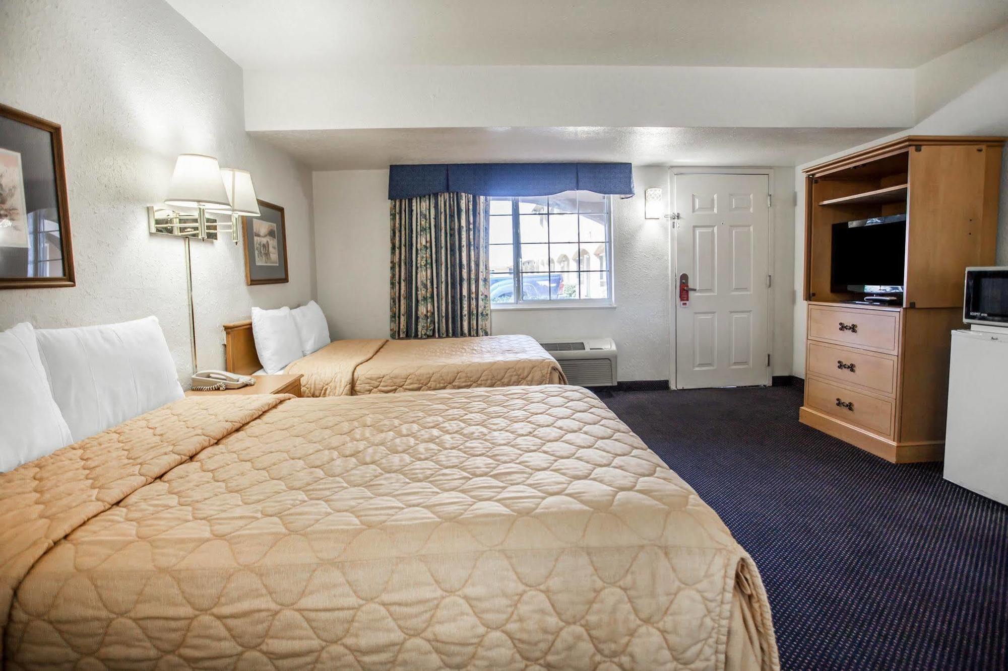 Econo Lodge On Historic Route 66 Barstow Bagian luar foto